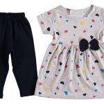 Σετ Κοντομάνικο Μπλουζοφόρεμα και Παντελονάκι Κάπρι με Σχέδιο Καρδούλες Μπεζ