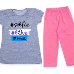 Σετ Κοντομάνικη Μπλουζίτσα και Παντελονάκι Κάπρι "Selfie Love Me" Γκρι