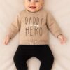 Βρεφικό Σετ Λεπτές Φόρμες, Μπλούζα και Παντελόνι με Σχέδιο "Daddy Is My Hero" - Μπεζ (105148)