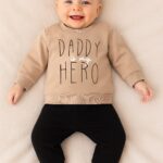 Βρεφικό Σετ Λεπτές Φόρμες, Μπλούζα και Παντελόνι με Σχέδιο "Daddy Is My Hero" - Μπεζ (105148)