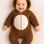 Βρεφικό Φορμάκι Fleece με Σχέδιο Αρκουδάκι και Ενιαία Κουκούλα - Καφέ (105787)