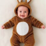 Βρεφικό Φορμάκι Fleece με Σχέδιο Λαγουδάκι και Ενιαία Κουκούλα - Καφέ (105769)