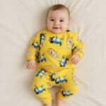 Βρεφικό Σετ Λεπτές Φόρμες, Μπλούζα και Παντελόνι με Ήρωα Κινουμένων Σχεδίων - Κίτρινο (ΜΠΛΟΥ-105640)